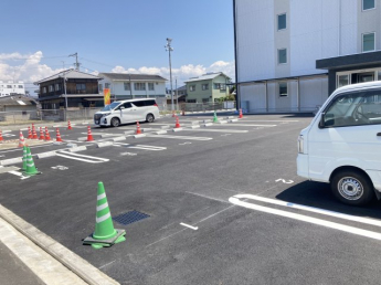 【駐車場】
