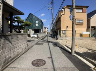 【前面道路含む現地写真】