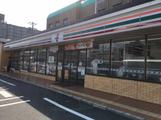 セブンイレブン泉佐野羽倉崎駅前店まで210m