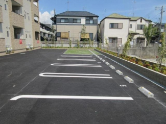 車をお持ちの方に嬉しい駐車場付きの物件です