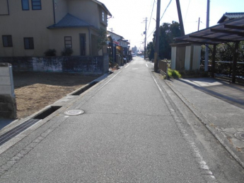 【前面道路含む現地写真】