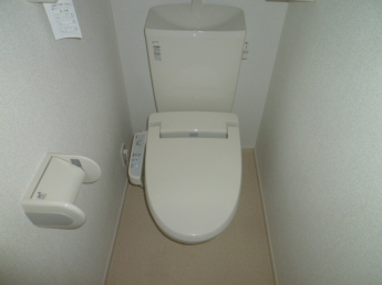 コンパクトで使いやすいトイレです