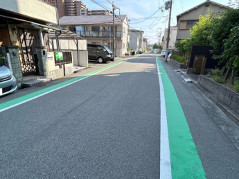 【前面道路含む現地写真】