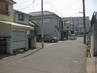 道路東側から見た駐車場