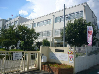 高槻市立川西小学校まで488m