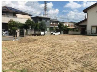 更地　整形地　建築条件なし売り土地　前面道路幅４．６ｍ　公道