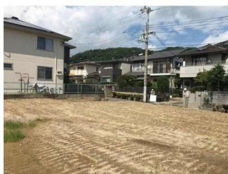 更地　整形地　建築条件なし売り土地　前面道路幅４．６ｍ　公道