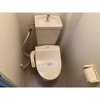 コンパクトで使いやすいトイレです