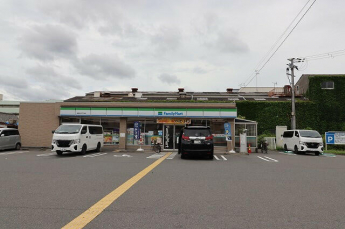 ファミリーマート 加美北三丁目店まで200m