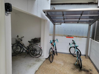 バイク置き場・駐輪場