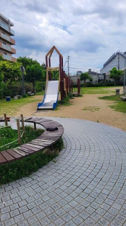 マンション隣地公園