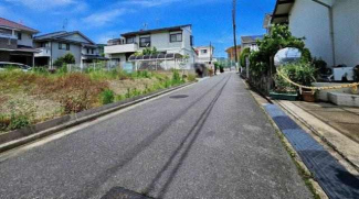 更地　東向き　建築条件なし売り土地　前面道路幅４．１ｍ　公道