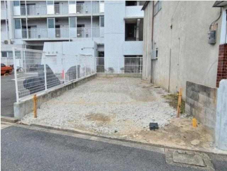 更地　西向き　建築条件なし売り土地　前面道路幅４ｍ　公道