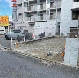 更地　西向き　建築条件なし売り土地　前面道路幅４ｍ　公道