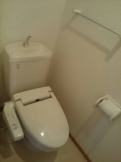 清潔感のあるトイレです