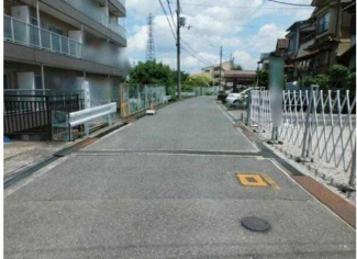 更地　整形地　建築条件なし売り土地　前面道路幅４ｍ　公道