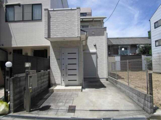 ２００９年（平成２１年）１２月建築の木造２階建住宅。土地有効