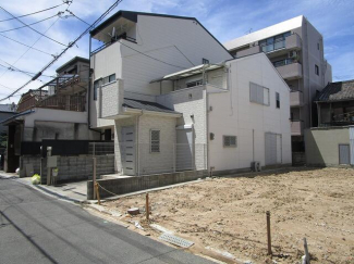 ２００９年（平成２１年）１２月建築の木造２階建住宅。土地有効