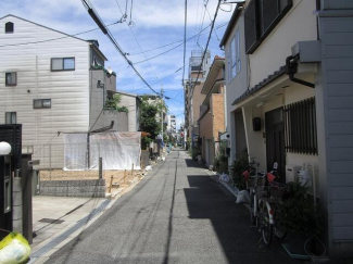 前面道路は車の往来が少ないです。