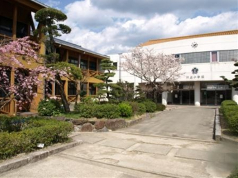 川上小学校 1900m