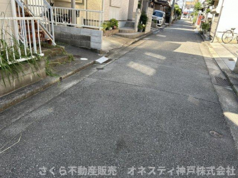 【前面道路含む現地写真】