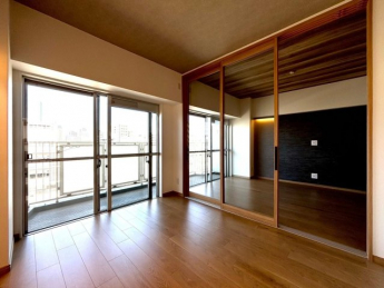 ●〇部屋からの眺望良好〇●
寝室からも外の眺望も良好であり、建具が透明であり明るい部屋となっております。