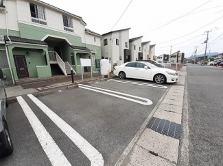 駐車場があるので、車を買う予定の方も安心です