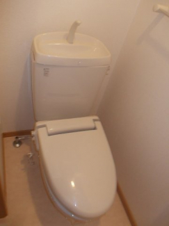 コンパクトで使いやすいトイレです