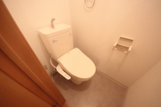 清潔感のあるトイレです