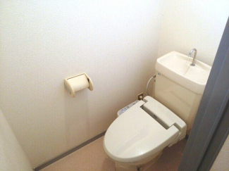 コンパクトで使いやすいトイレです