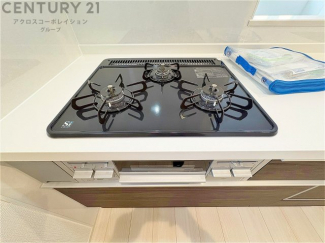 多数の調理器具を同時に使用でき、料理の効率化が可能。省エネで節約になり、様々な料理スタイルに適応できます。また、火力調整が独立しており、手入れや掃除もしやすく、今よりもっとお料理が楽しくなるかも。
