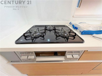 多数の調理器具を同時に使用でき、料理の効率化が可能。省エネで節約になり、様々な料理スタイルに適応できます。また、火力調整が独立しており、手入れや掃除もしやすく、今よりもっとお料理が楽しくなるかも。

