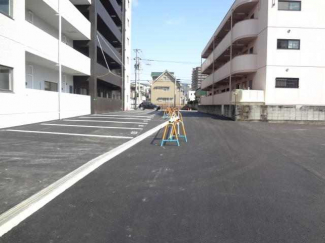 駐車場は広々しています。