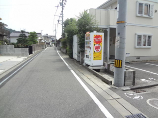 物件入口と前面道路