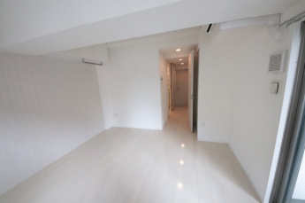 落ち着いて過ごせるお部屋なので、寝室にいかがでしょうか