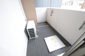 落ち着いた時間を過ごせるバルコニーです