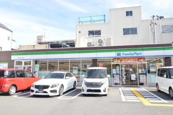 ファミリーマート今津中３丁目店まで400m