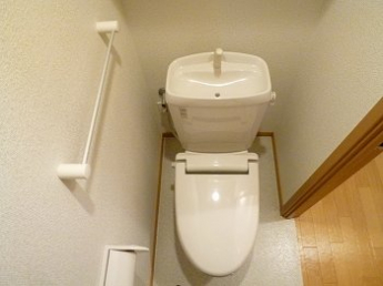 コンパクトで使いやすいトイレです