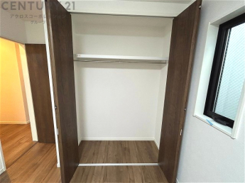 衣類やアクセサリー、小物類の収納が便利で整理整頓がしやすく、部屋の美観を保ちつつ、スペースを最大限に活用できます。衣服のしわやダメージを防ぎ、長持ちさせることができます。