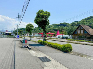 前面道路（国道３３号線）