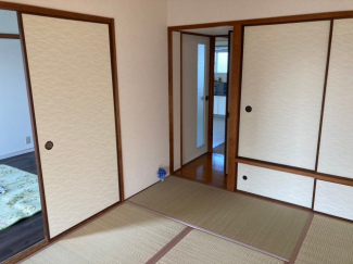 落ち着いた色調のお部屋です