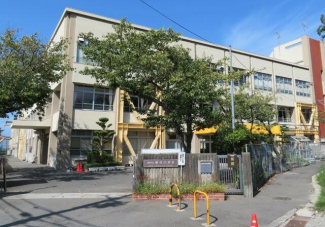 阪南市立朝日小学校まで559m