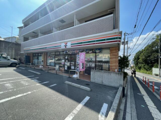 セブンイレブン枚方東中振２丁目店まで683m