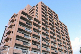 落ち着きと品格を備えた外観。