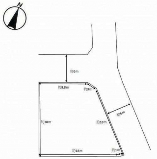 約８４坪の角地となっております。建築条件はございませんので、