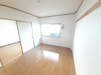 ゆったり過ごせる居間です