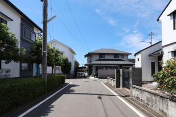 前面道路含む外観写真