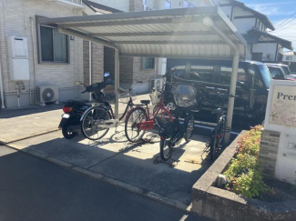 Ⅱ棟　駐輪場　写真内の車・自転車は価格に含まれません