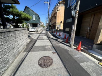 【前面道路含む現地写真】