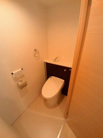 ゆったりとした空間のトイレです